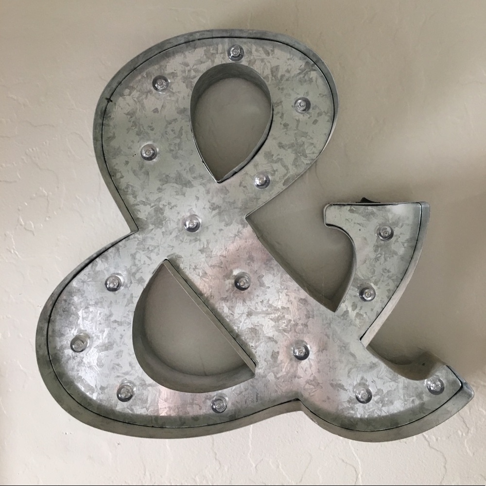 “&” Light Up Sign!!